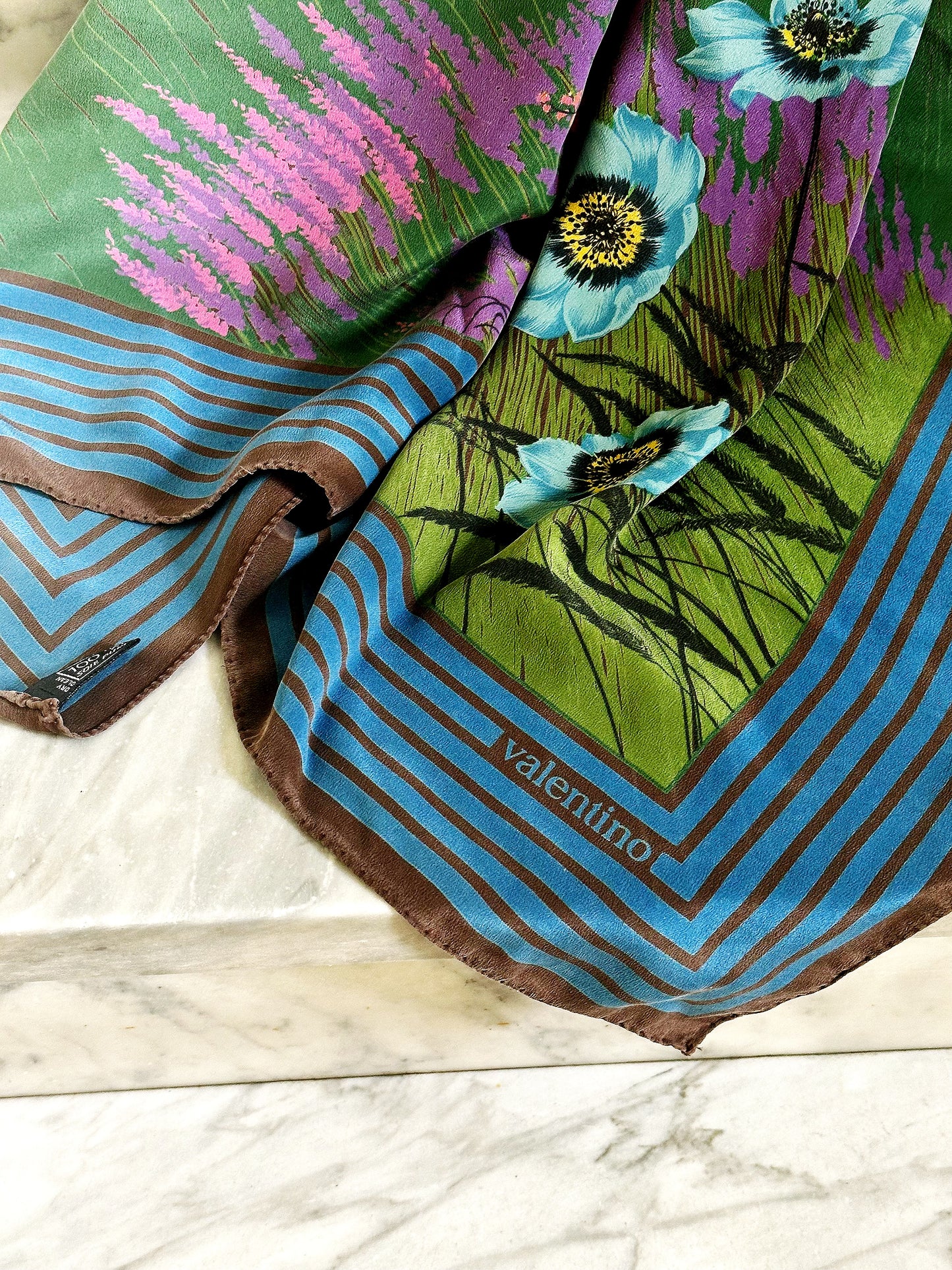 VALENTINO - Foulard Vintage 100% Seta | Motivo Floreale Lavanda e Papaveri Azzurri