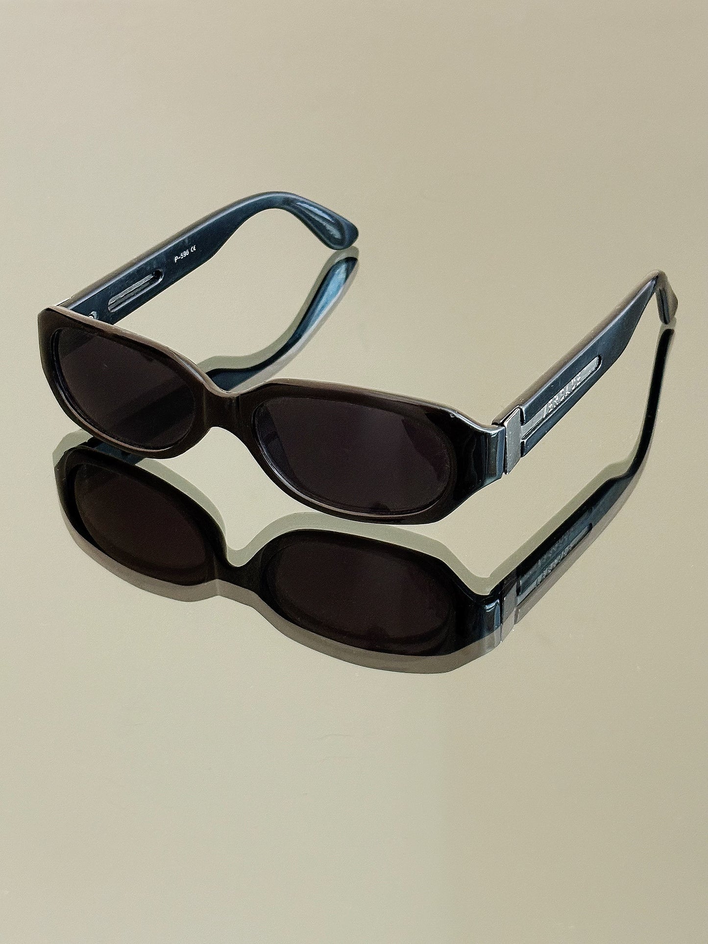 VERSACE - Occhiali da sole P-596 – montatura nera con dettagli metallici