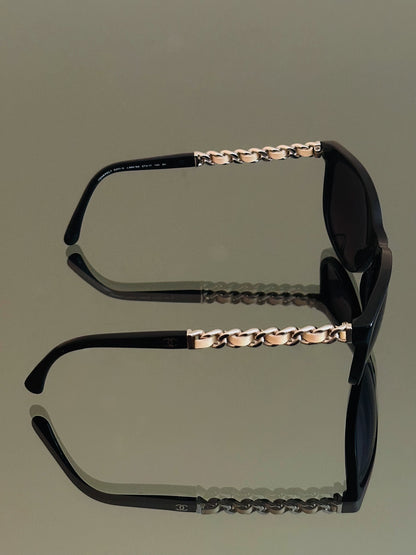 CHANEL - Occhiali da Sole Chanel 5260-Q – Nero con Catena Iconica Oro Champagne