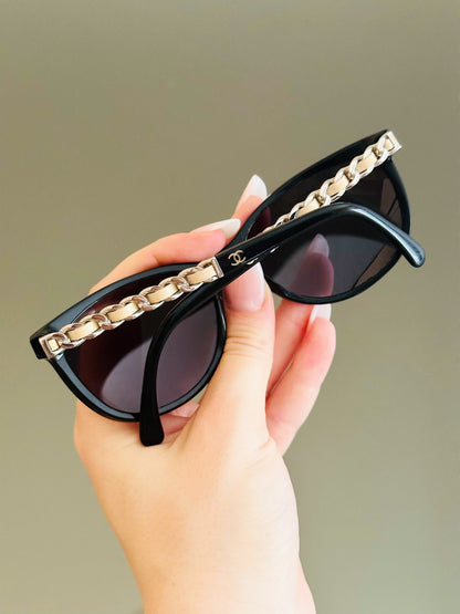 CHANEL - Occhiali da Sole Chanel 5260-Q – Nero con Catena Iconica Oro Champagne