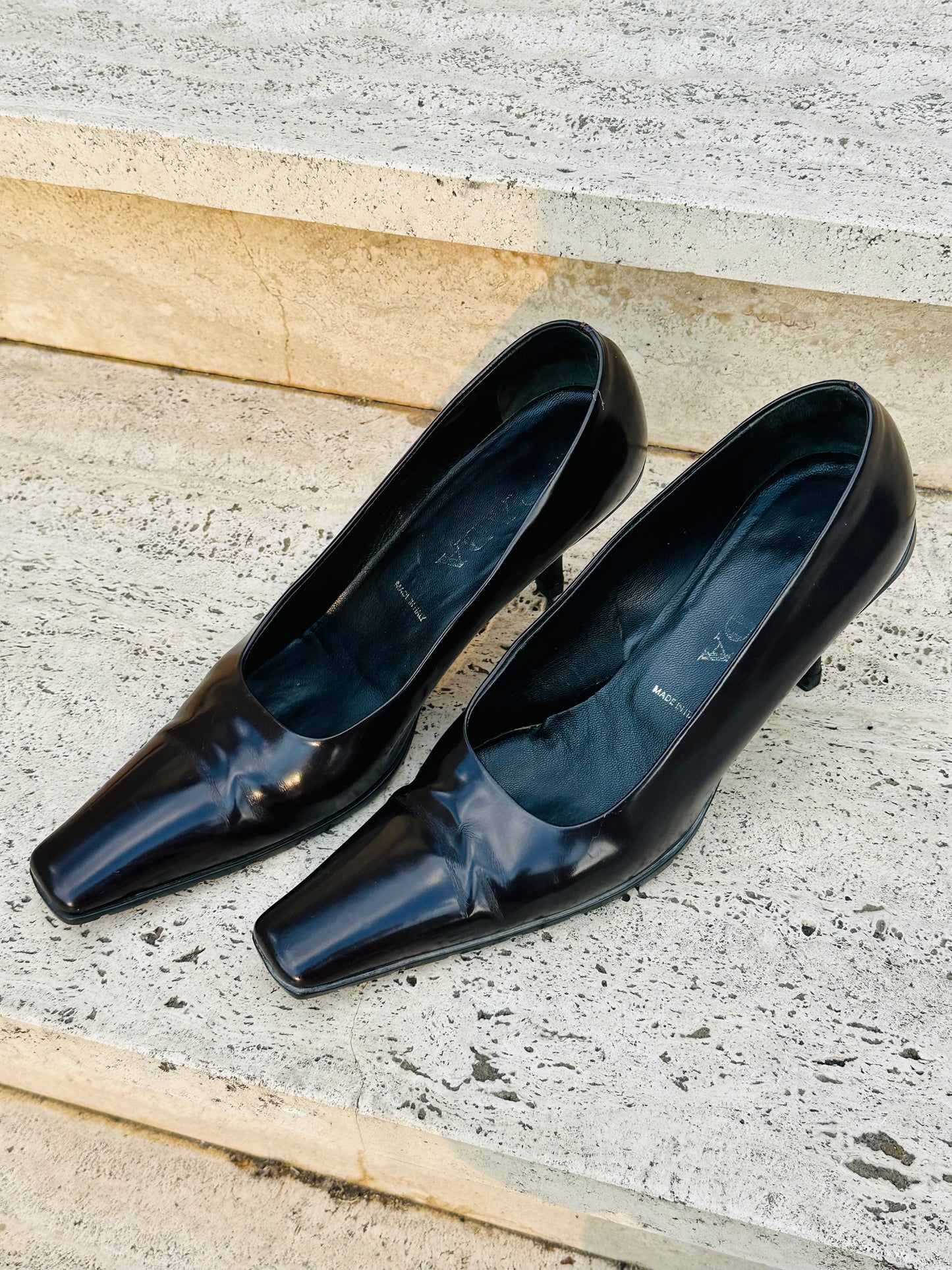 PRADA -  Décolleté in Vernice – Punta Squadrata e Tacco Medio | Taglia 37