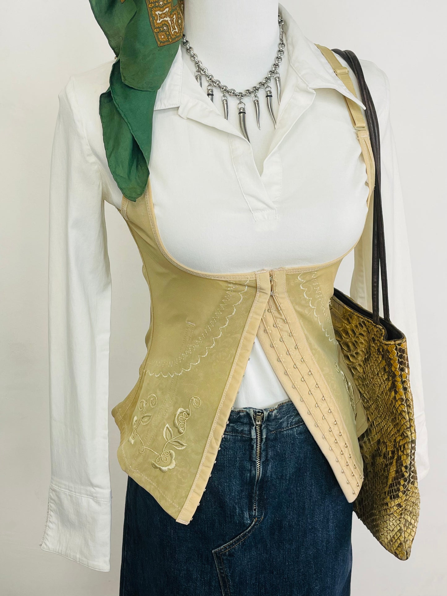 Corsetto steccato vintage in tulle ricamato – color champagne