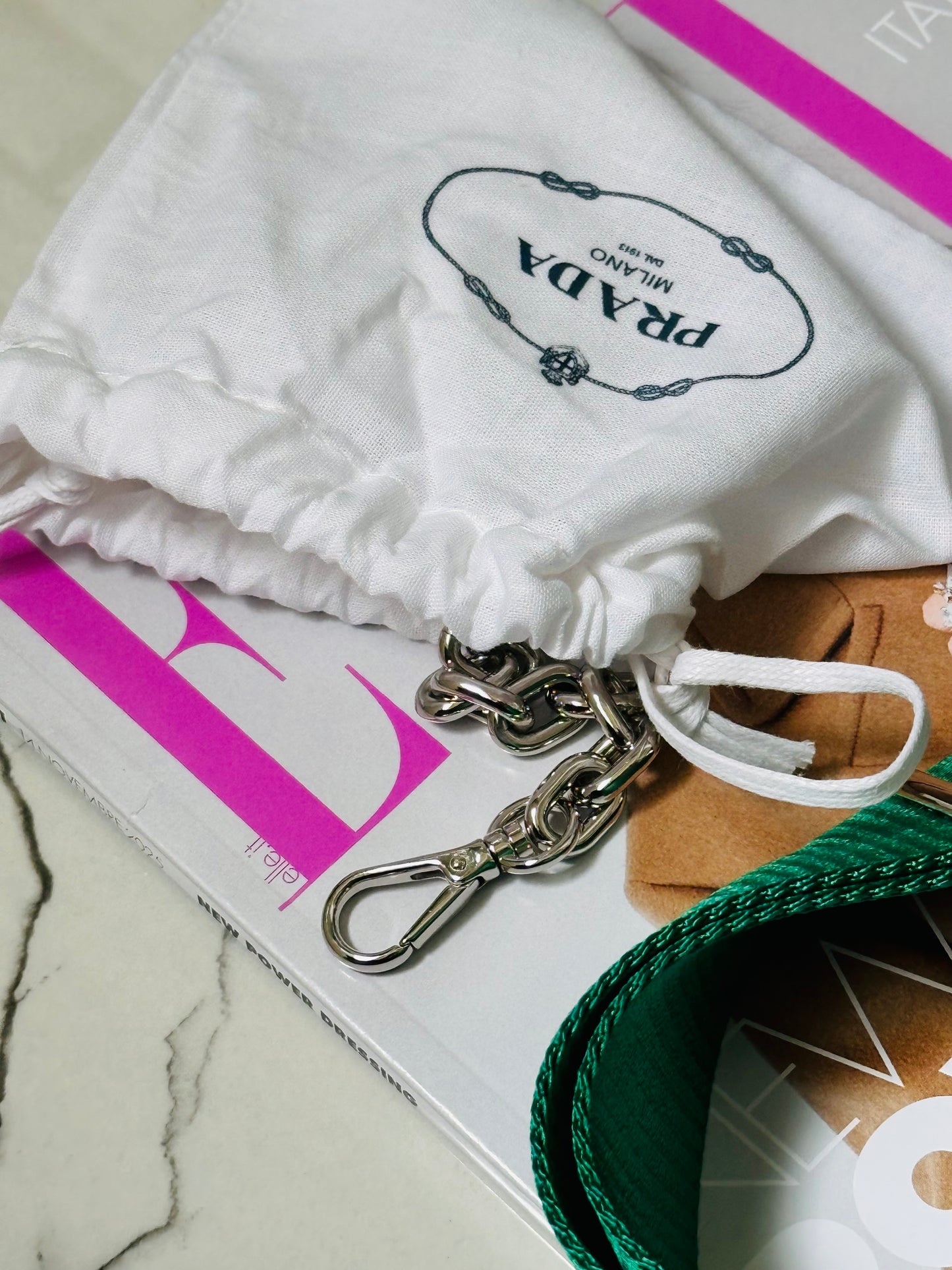 PRADA - Re-Edition 2005 Shoulder Bag – Satin Verde con Cristalli