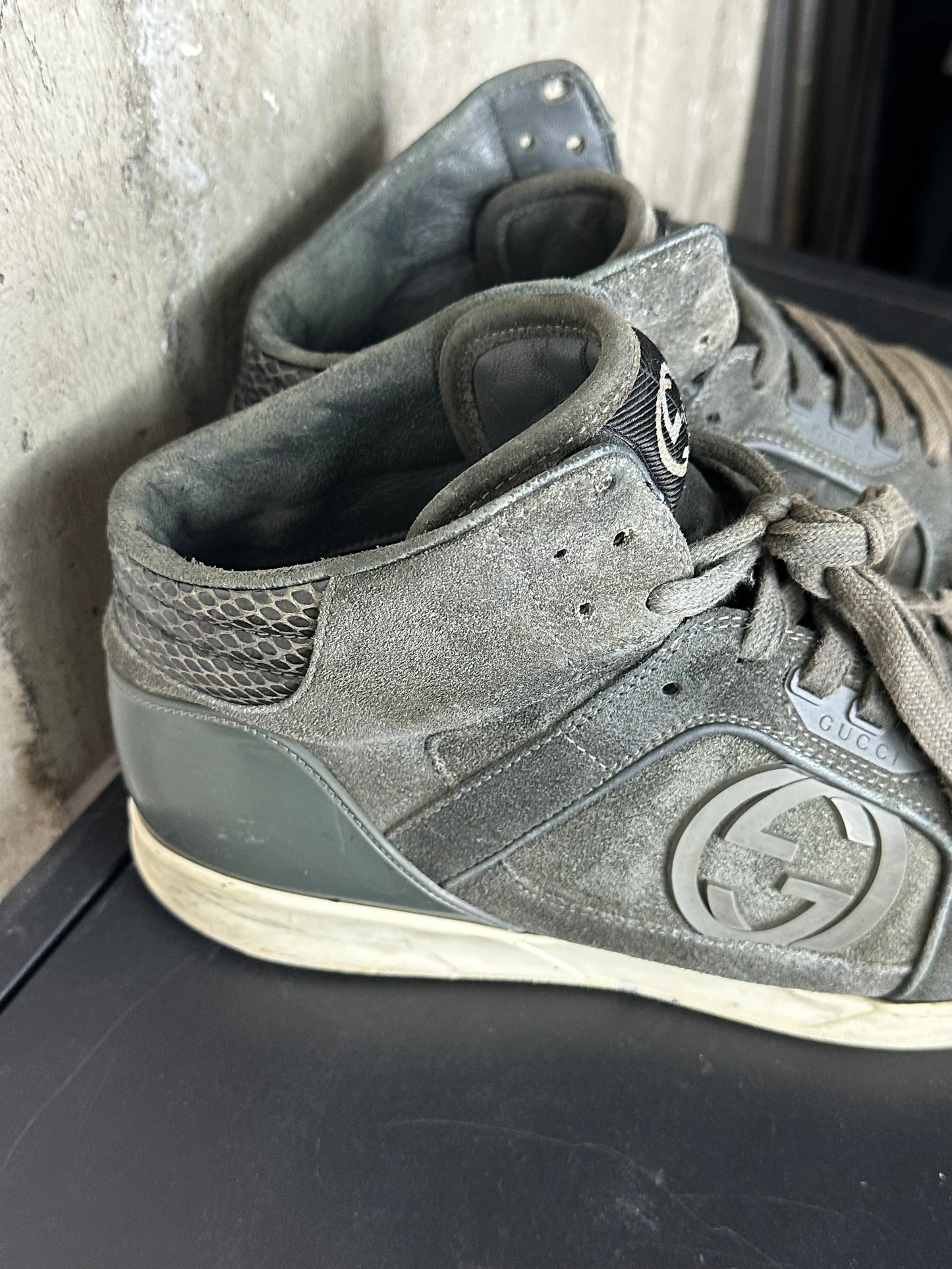 GUCCI - Sneakers High-Top in Pelle Scamosciata – Logo GG Laterale | Tg 42