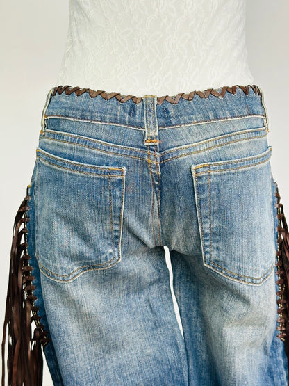 ￼ROBERTO CAVALLI - Jeans Western Revival in Denim e Pelle con Frange