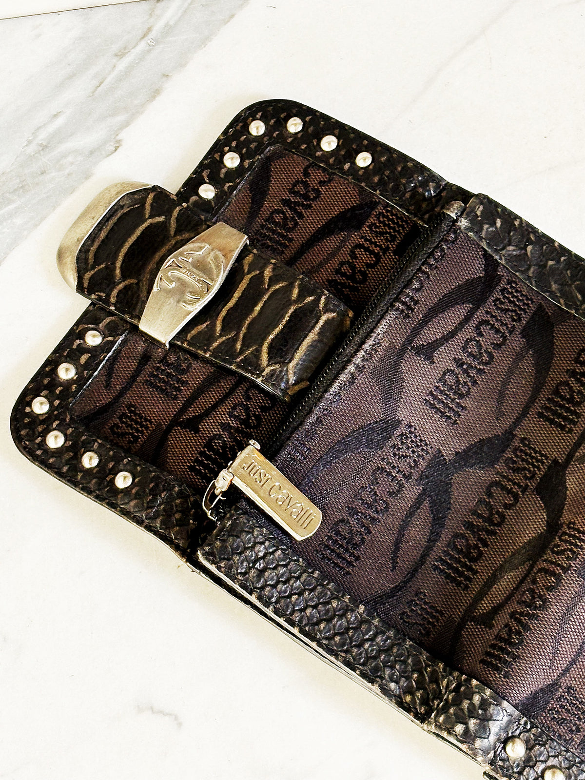 JUST CAVALLI - Portafoglio vintage Y2K monogram con borchie e dettagli animalier