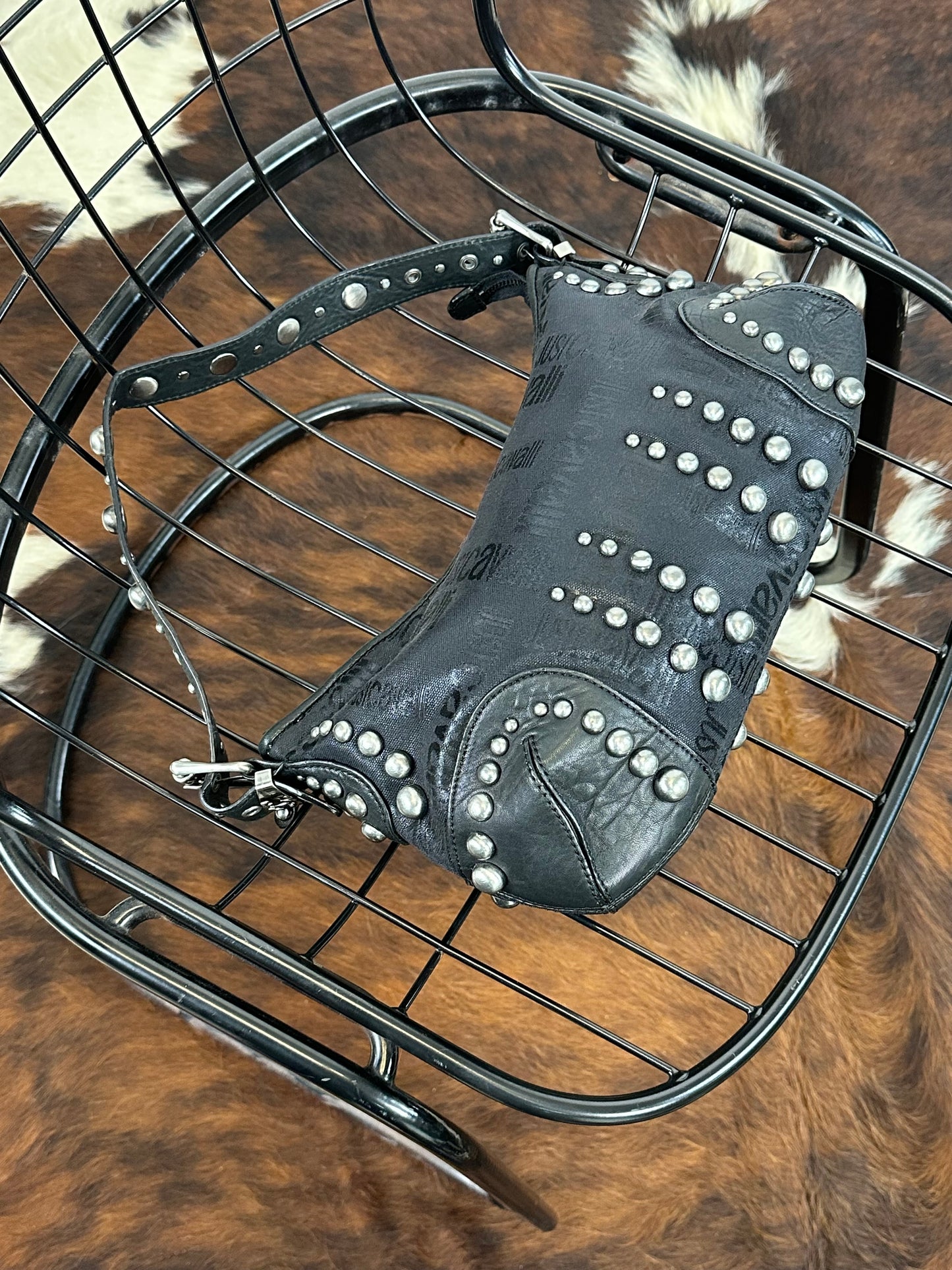 JUST CAVALLI - Borsa hobo a spalla nera borchiata Y2K