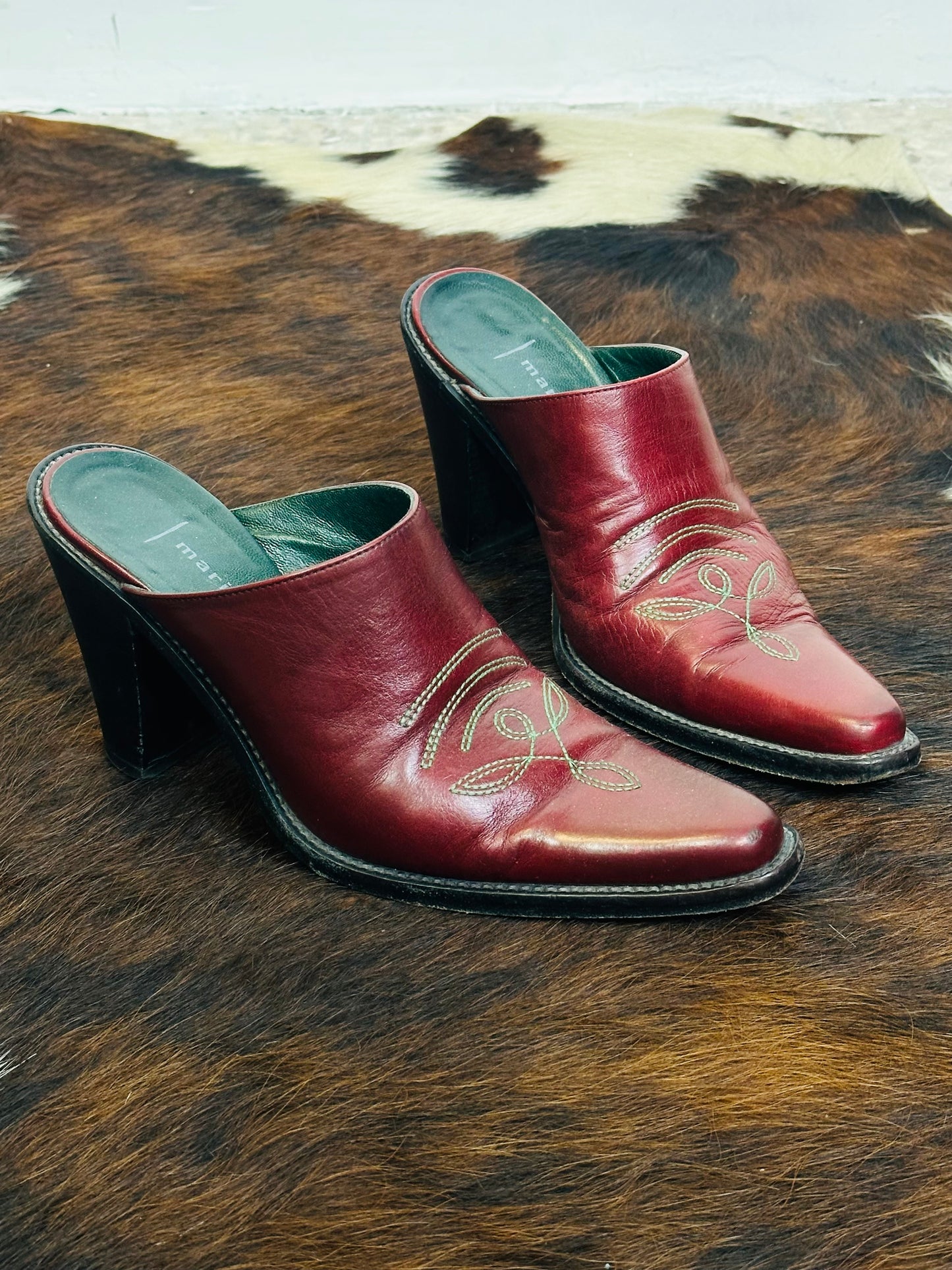 Maria Cristina – Mules Vintage in Pelle Bordeaux con Ricamo Western | Tg 36