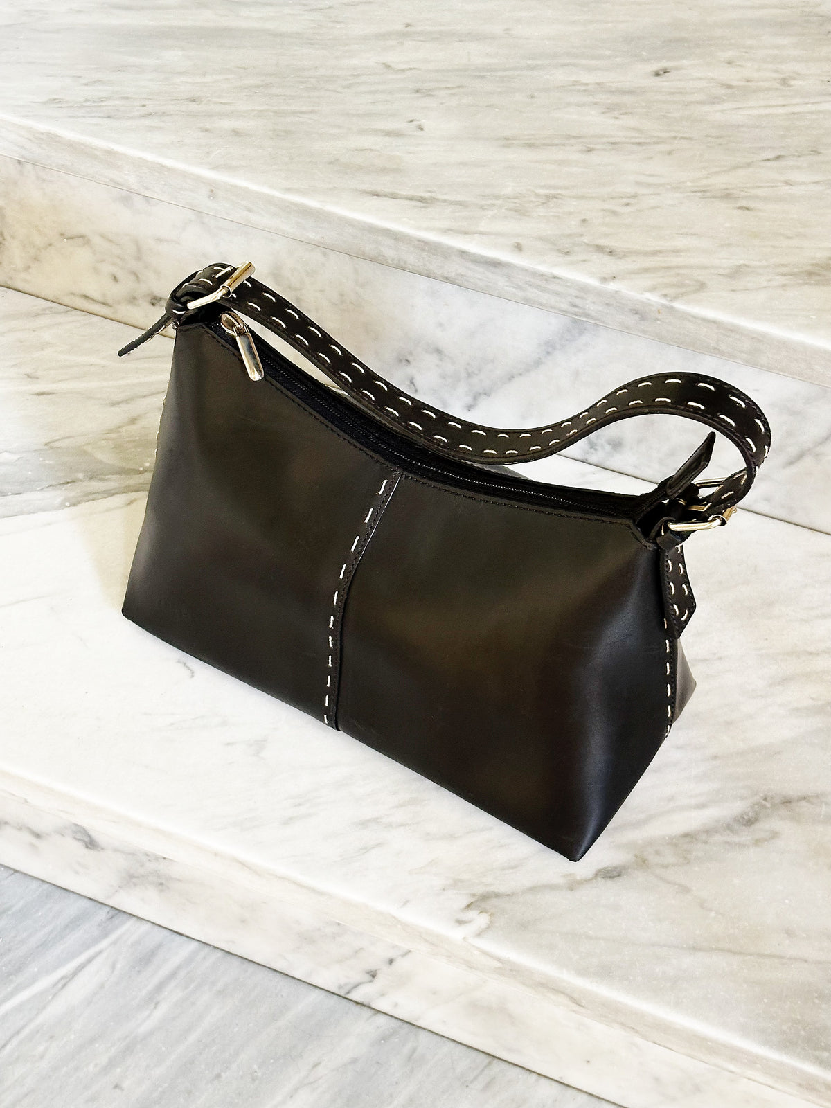 MARELLA– Borsa vintage in pelle nera con impunture a contrasto