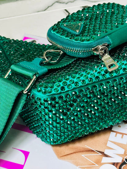 PRADA - Re-Edition 2005 Shoulder Bag – Satin Verde con Cristalli