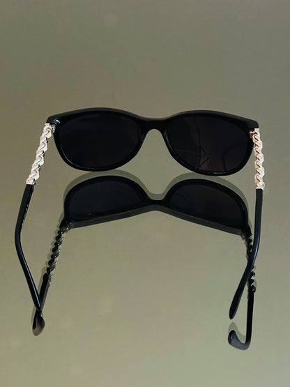 CHANEL - Occhiali da Sole Chanel 5260-Q – Nero con Catena Iconica Oro Champagne