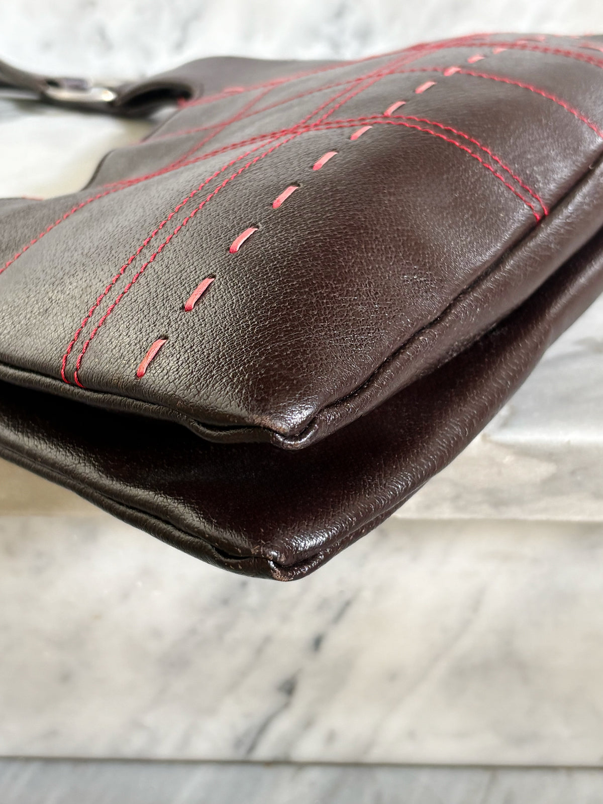 PENNYBLACK - Vintage Y2K Brown Leather Shoulder Bag – Borsa in Pelle Marrone con Cuciture Rosse