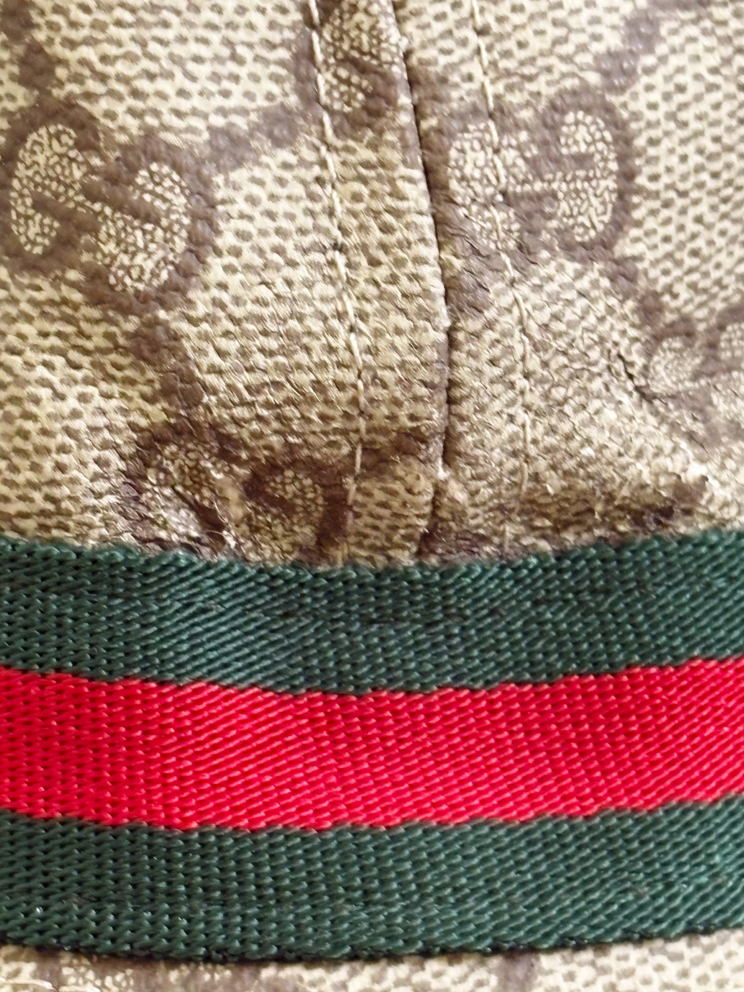 GUCCI - Cappello GG Supreme con Web Stripe