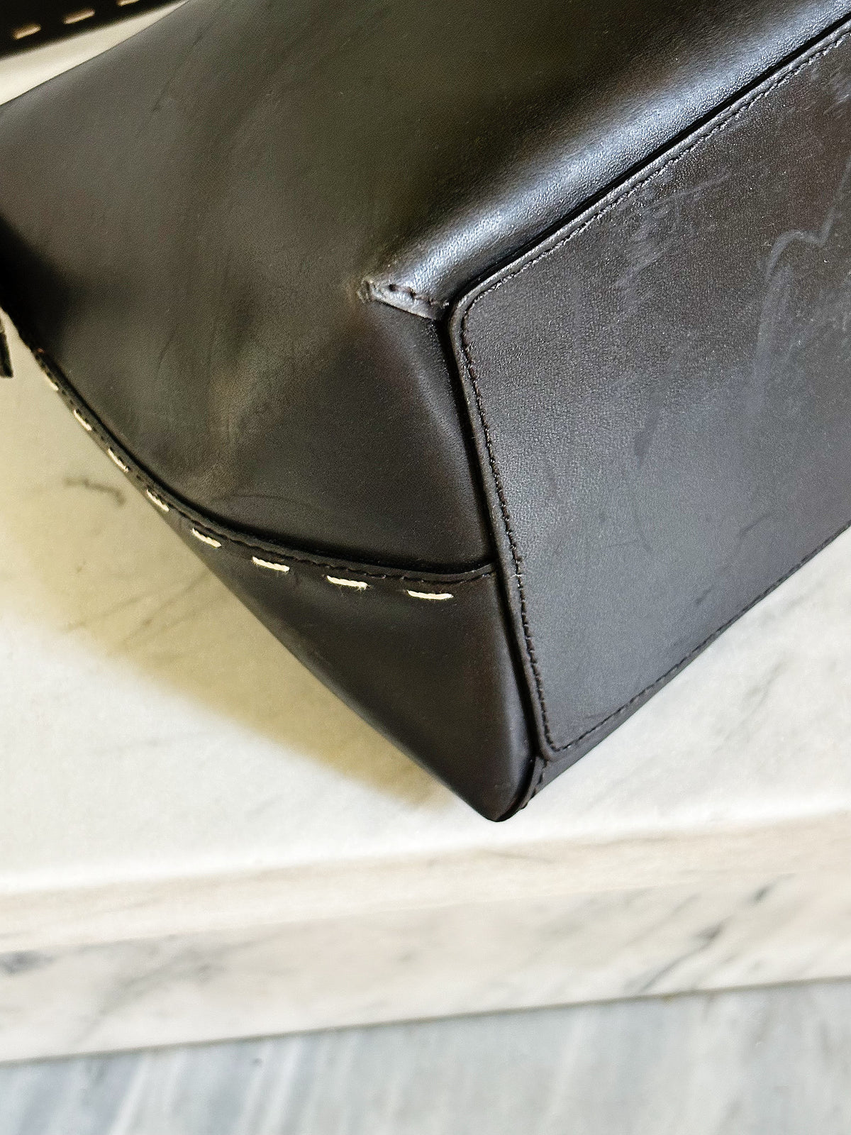 MARELLA– Borsa vintage in pelle nera con impunture a contrasto