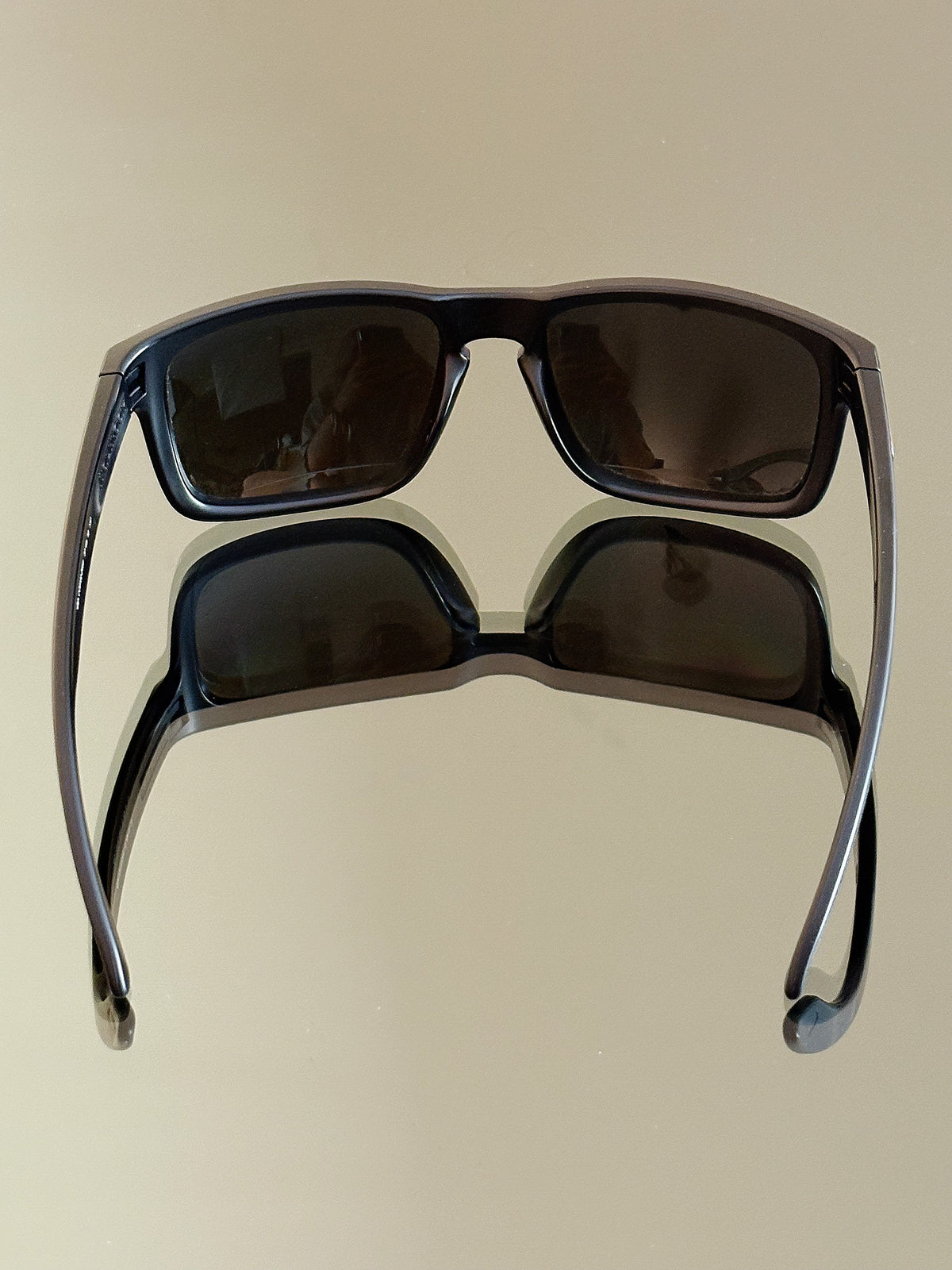 OAKLEY HOLBROOK – Occhiali da sole Matte Black / Dark Lenses – Icon Logo