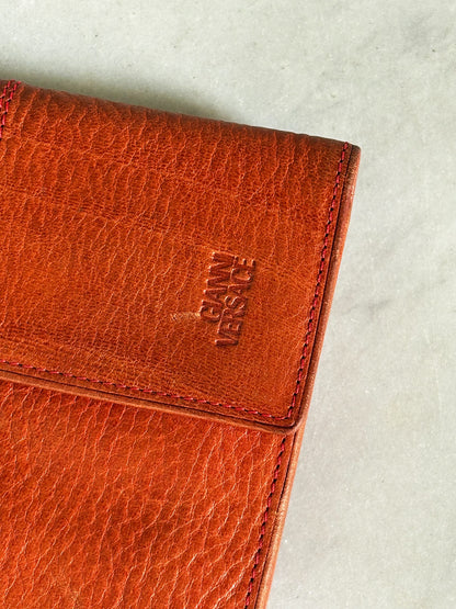 GIANNI VERSACE – Portafoglio in pelle arancio con motivo Greca vintage anni 90’