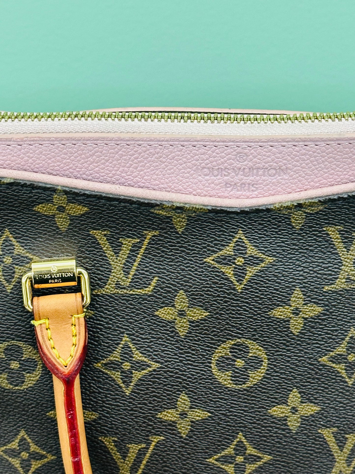 LOUIS VUITTON - Pallas MM – Monogram Canvas