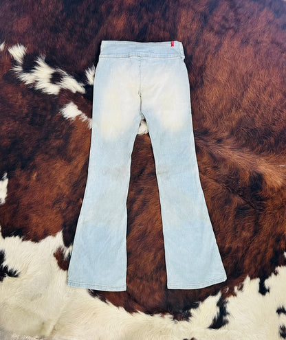 Jeans Flare Light Wash con Cintura Ovale Integrata – Y2K Edition