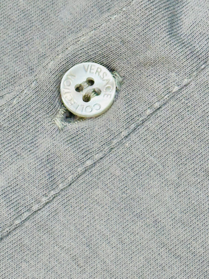 VERSACE COLLECTION –  Polo color grigio con Patch dorato di Medusa stilizzata | XXL