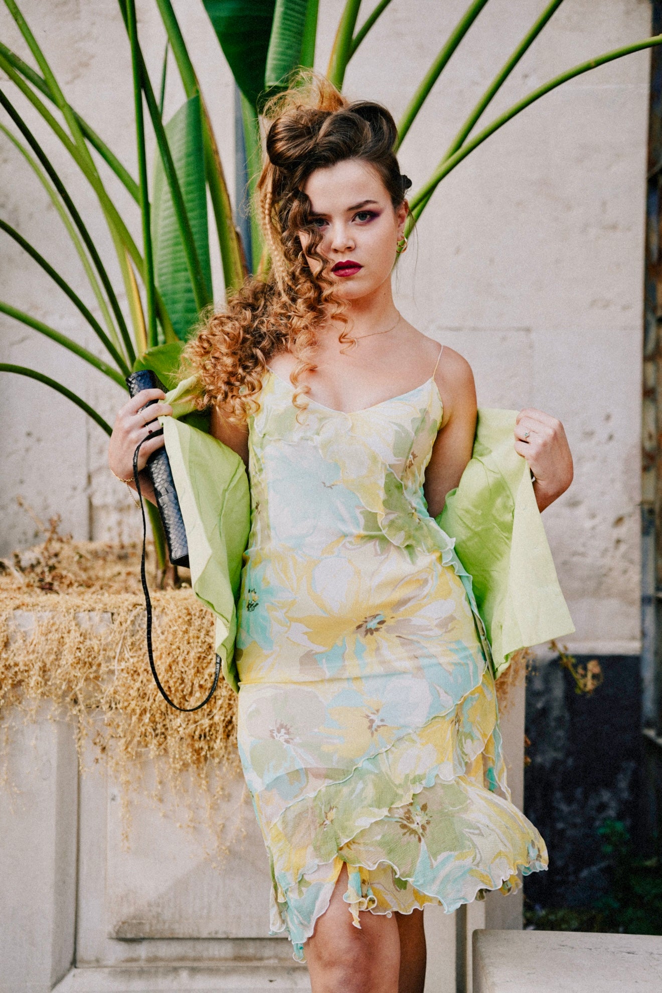 Abito in seta floreale con ruches asimmetriche – Y2K romantic mood