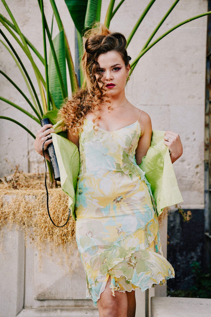 Abito in seta floreale con ruches asimmetriche – Y2K romantic mood