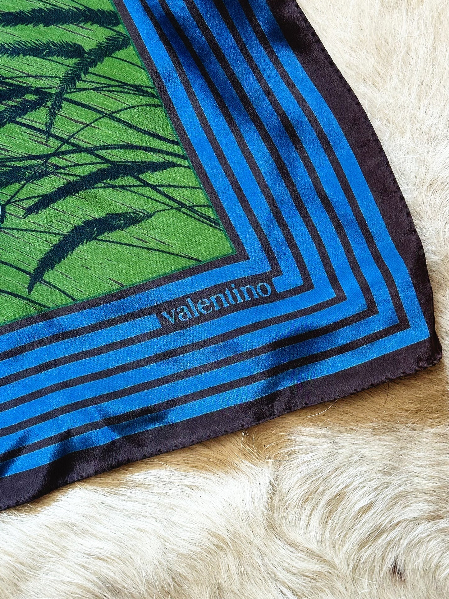VALENTINO - Foulard Vintage 100% Seta | Motivo Floreale Lavanda e Papaveri Azzurri