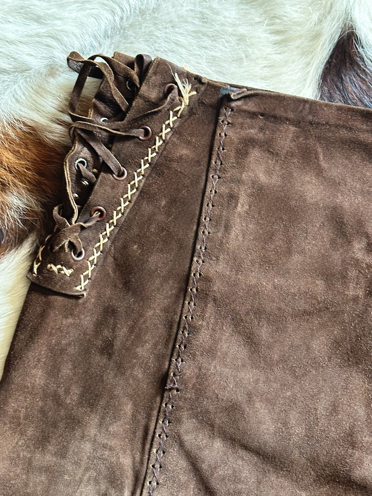 Gonna vintage in pelle scamosciata marrone con lacci laterali