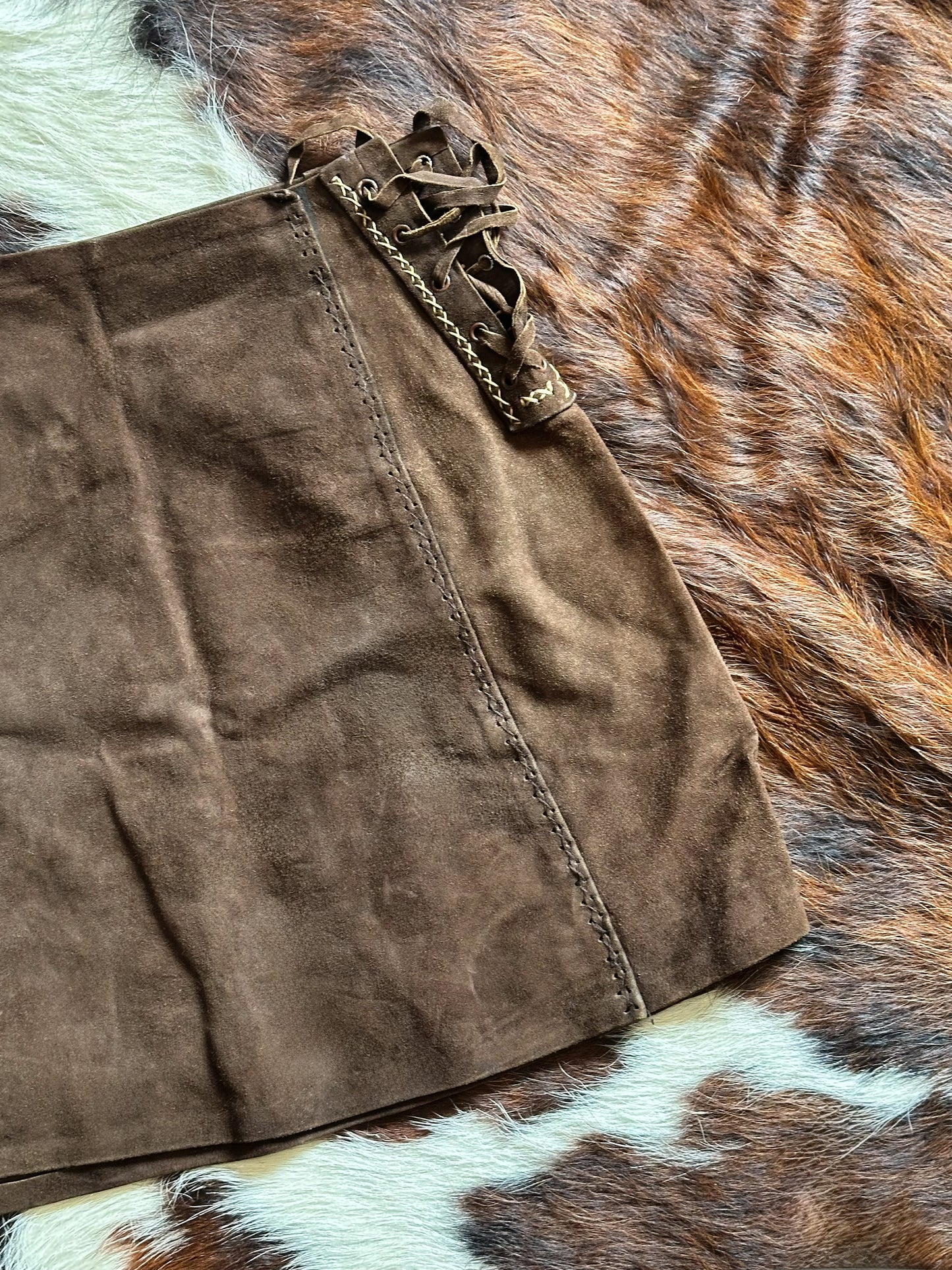 Gonna vintage in pelle scamosciata marrone con lacci laterali