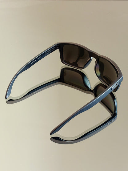 OAKLEY HOLBROOK – Occhiali da sole Matte Black / Dark Lenses – Icon Logo
