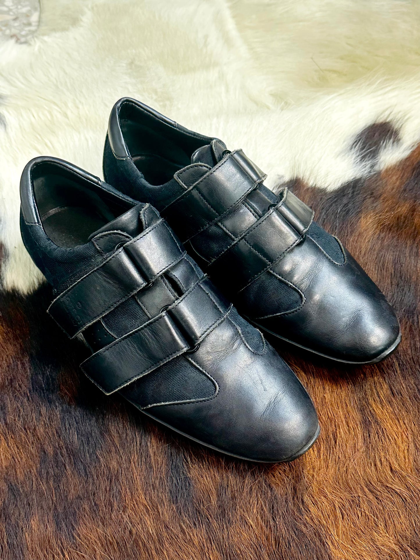 GUCCI - Sneakers Vintage con Doppio Strap – Pelle e Tela GG Monogram – Nero | Tg 40½