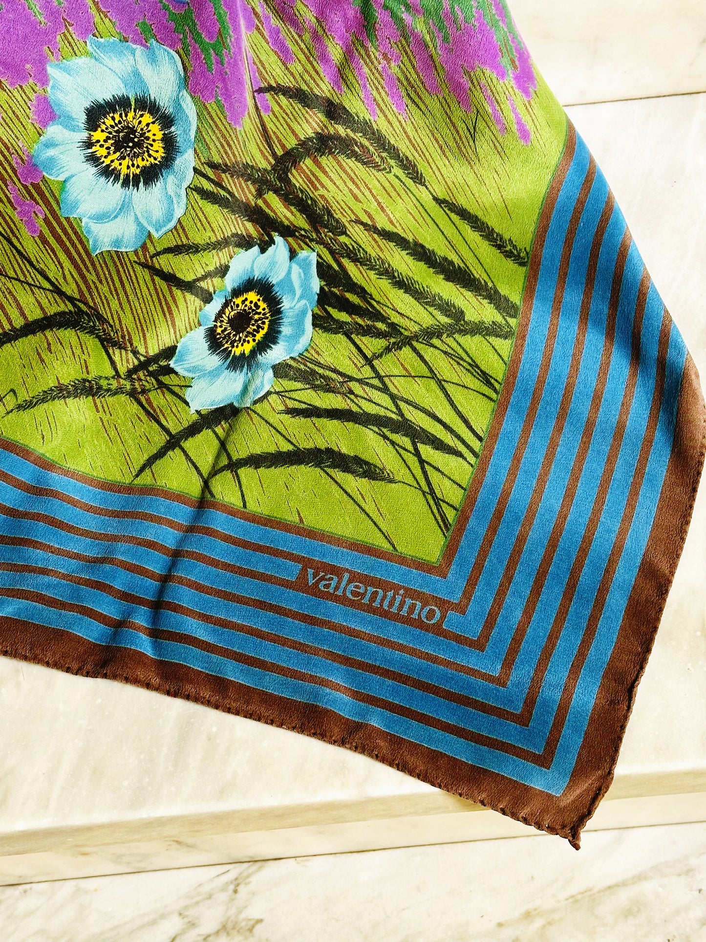 VALENTINO - Foulard Vintage 100% Seta | Motivo Floreale Lavanda e Papaveri Azzurri