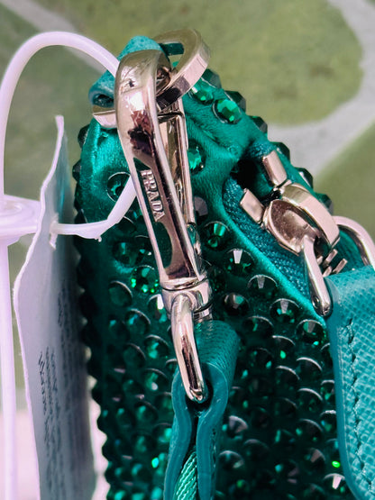 PRADA - Re-Edition 2005 Shoulder Bag – Satin Verde con Cristalli