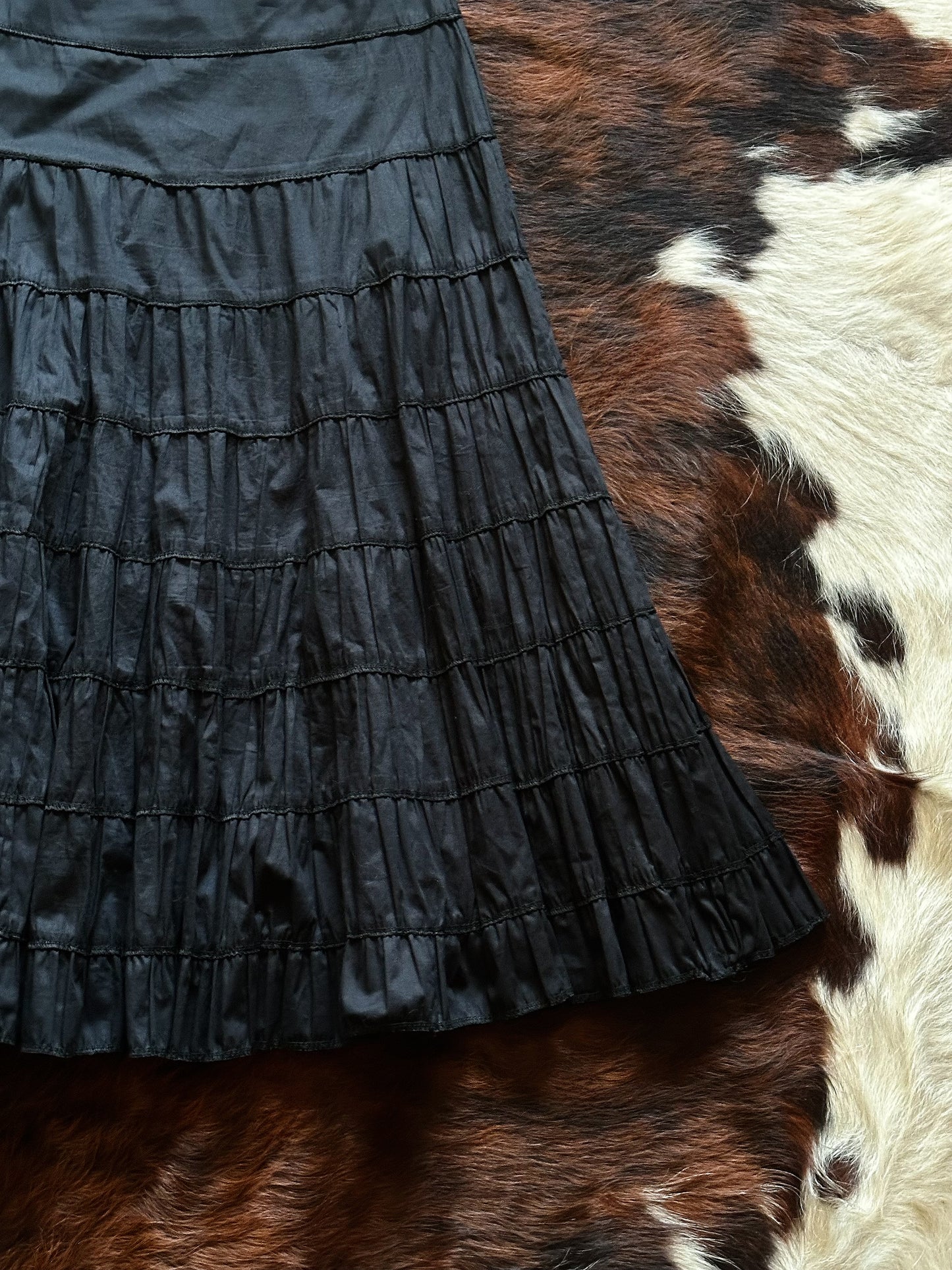 Gonna vintage nera Made in Italy con balze e pieghe – Eleganza senza tempo