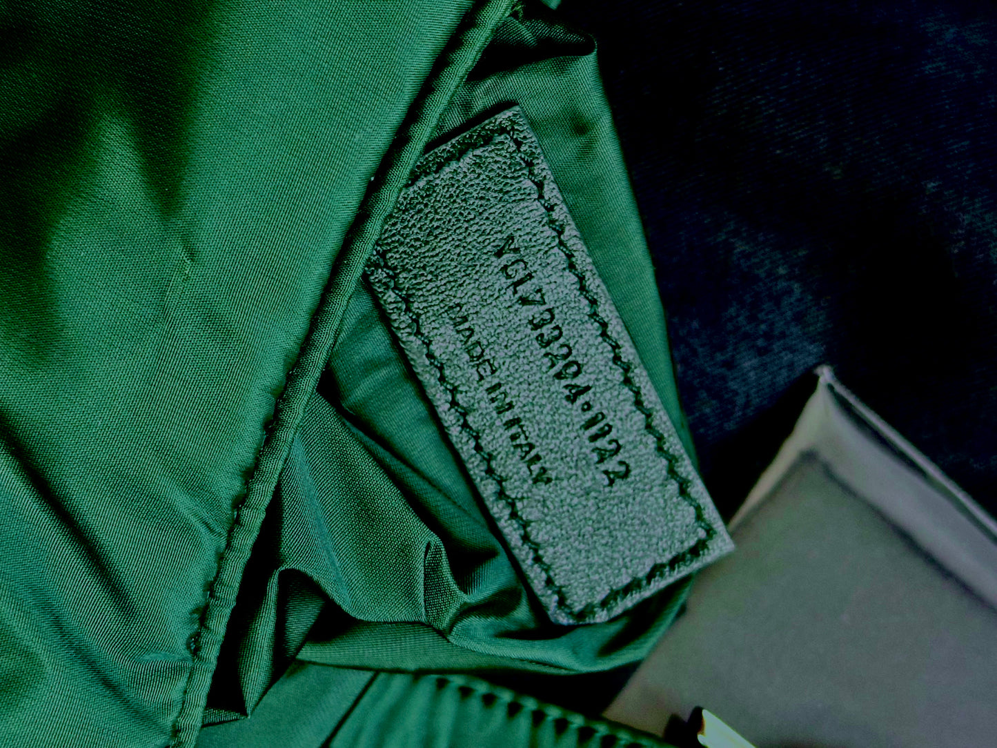 SAINT LAURENT PARIS - Borsa Shoulder in Nylon Verde Racing con profili rossi