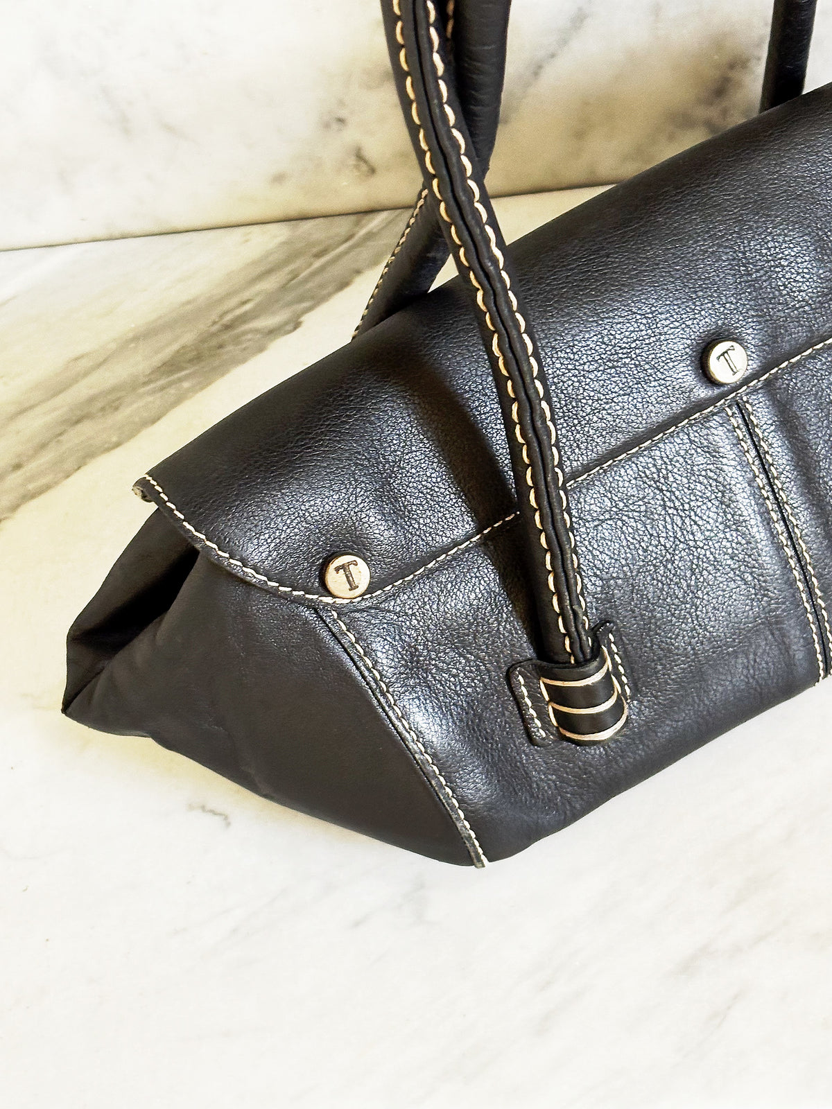 TOD’S - Borsa vintage in pelle nera con cuciture a contrasto