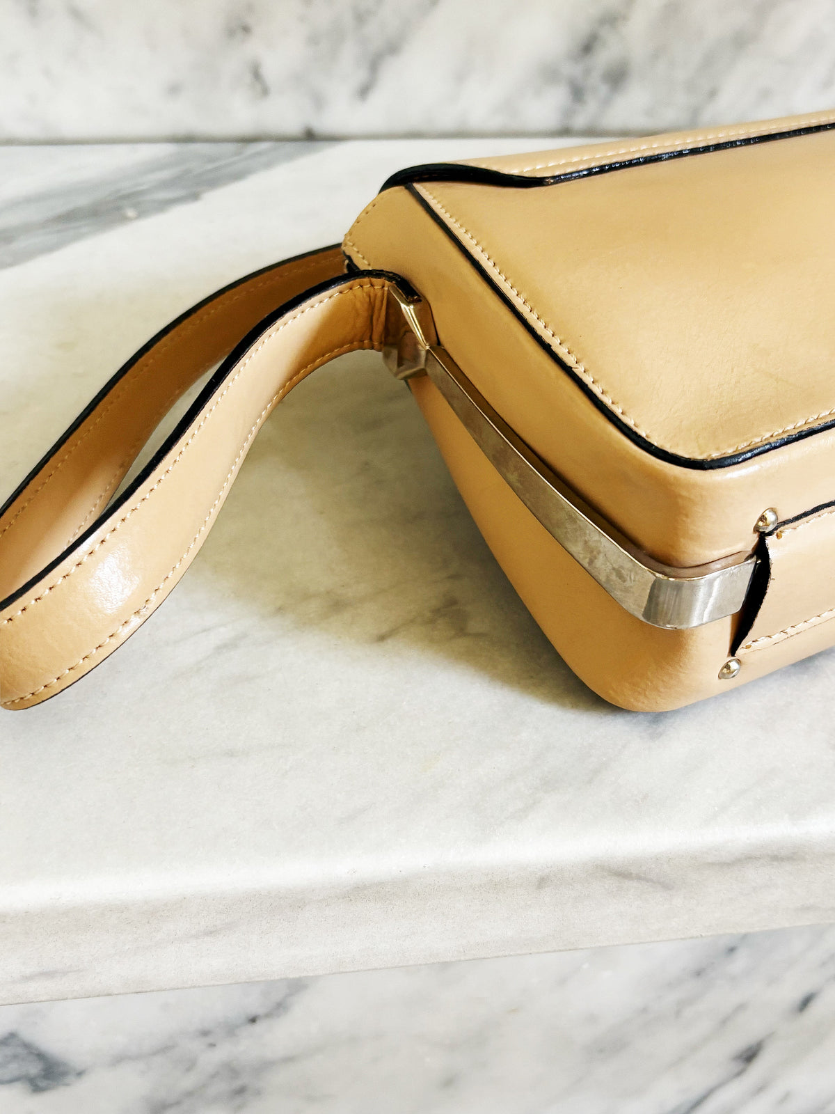 Vintage Structured Leather Shoulder Bag – Beige / Camel