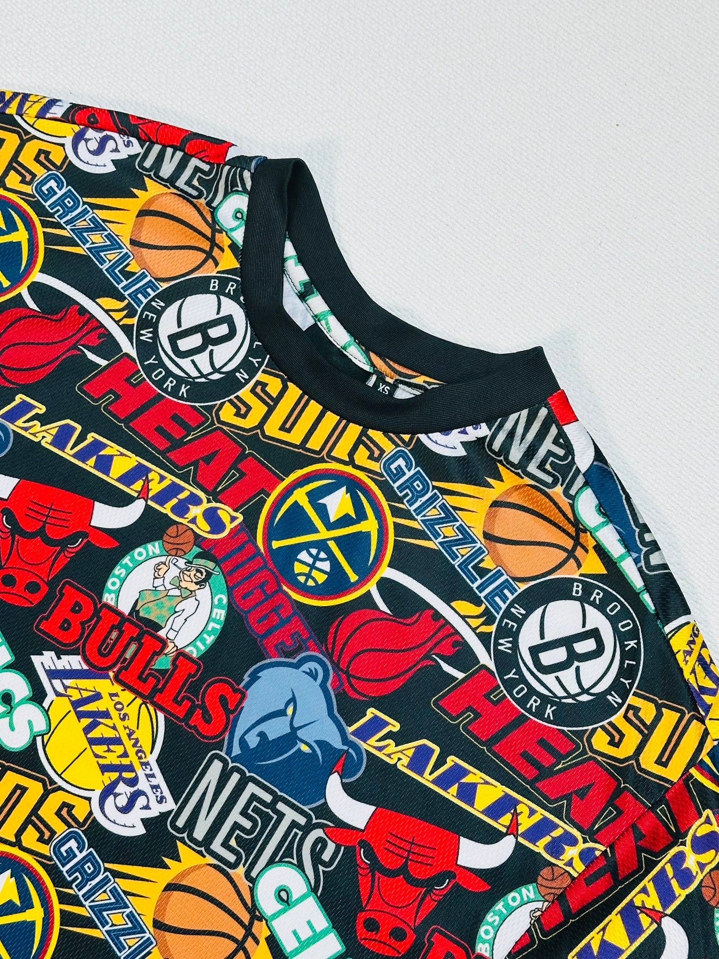 NBA x NEW ERA - T-shirt Multiteam Sticker Patch | XS