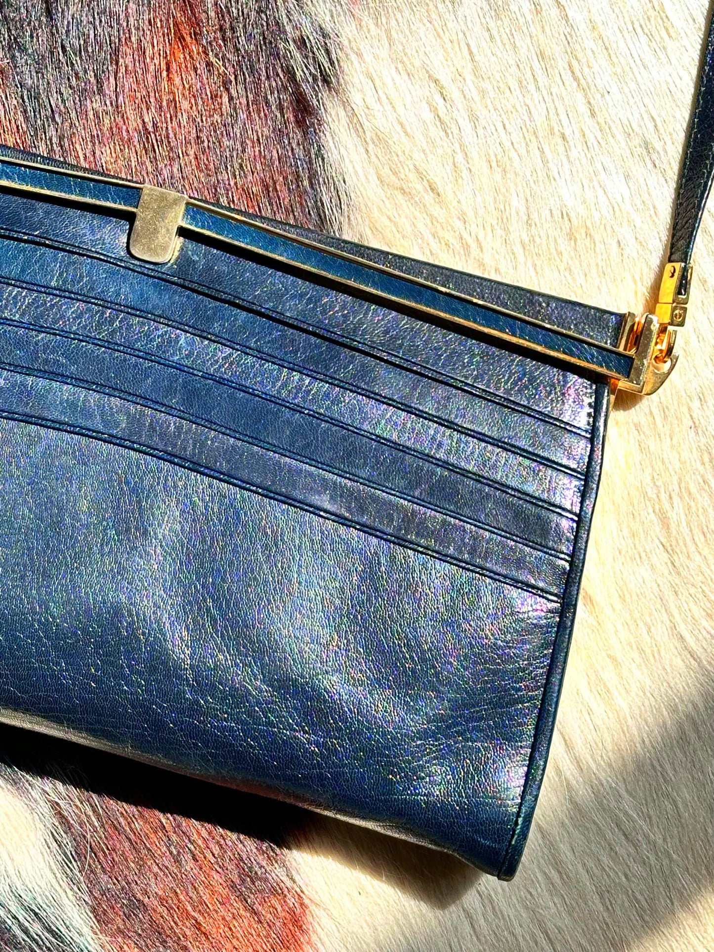 CLUTCH - Borsa Vintage Structured in Pelle Blu Notte con Chiusura Gioiello