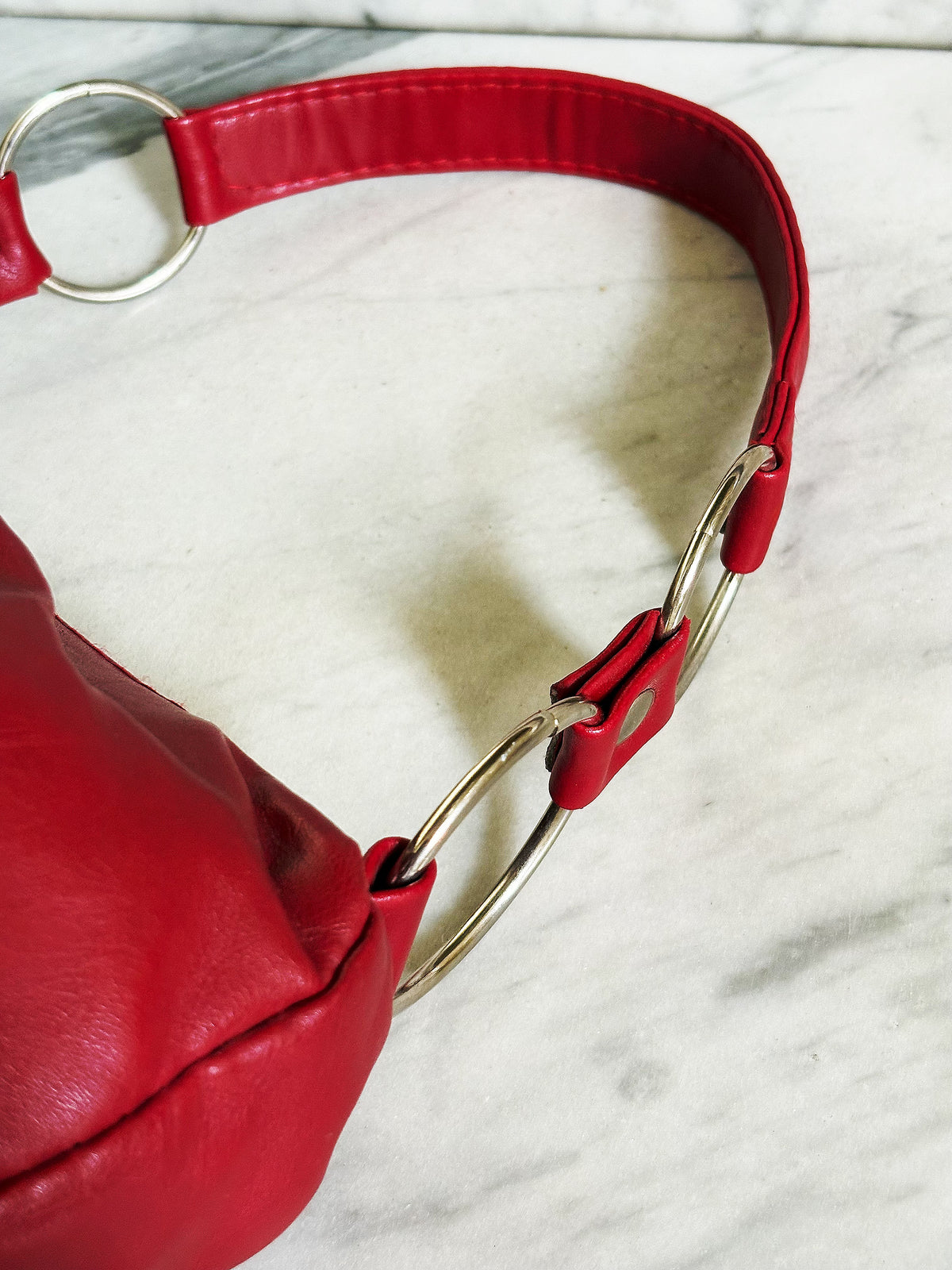 Vintage Y2K Red Leather Ruched Baguette Bag – Borsa in Pelle Rossa