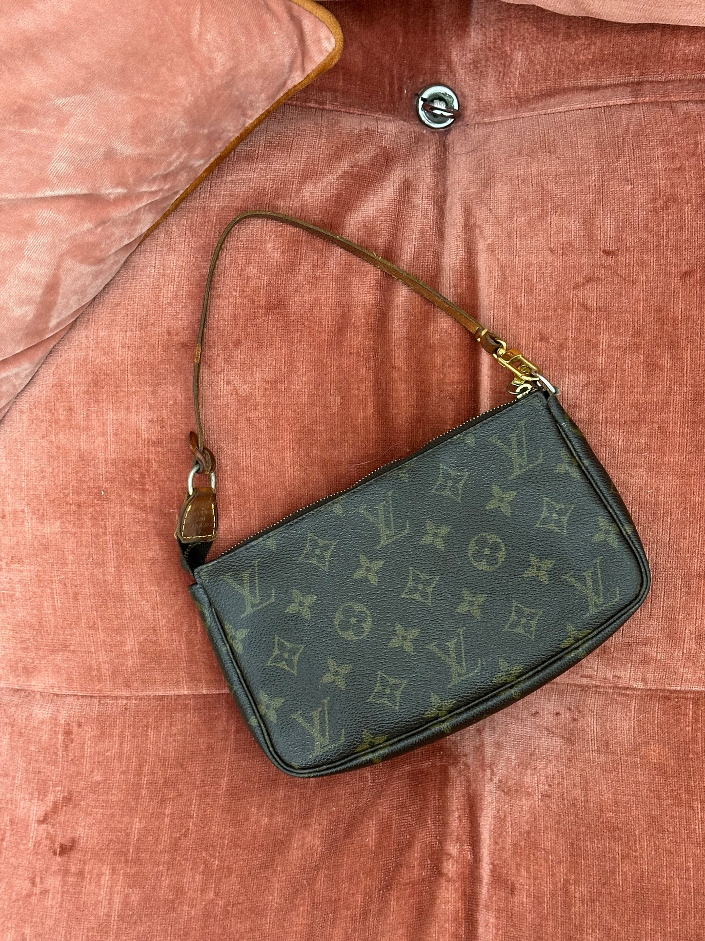 LOUIS VUITTON - Pochette Accessoires Monogram Canvas | Vintage Made in France