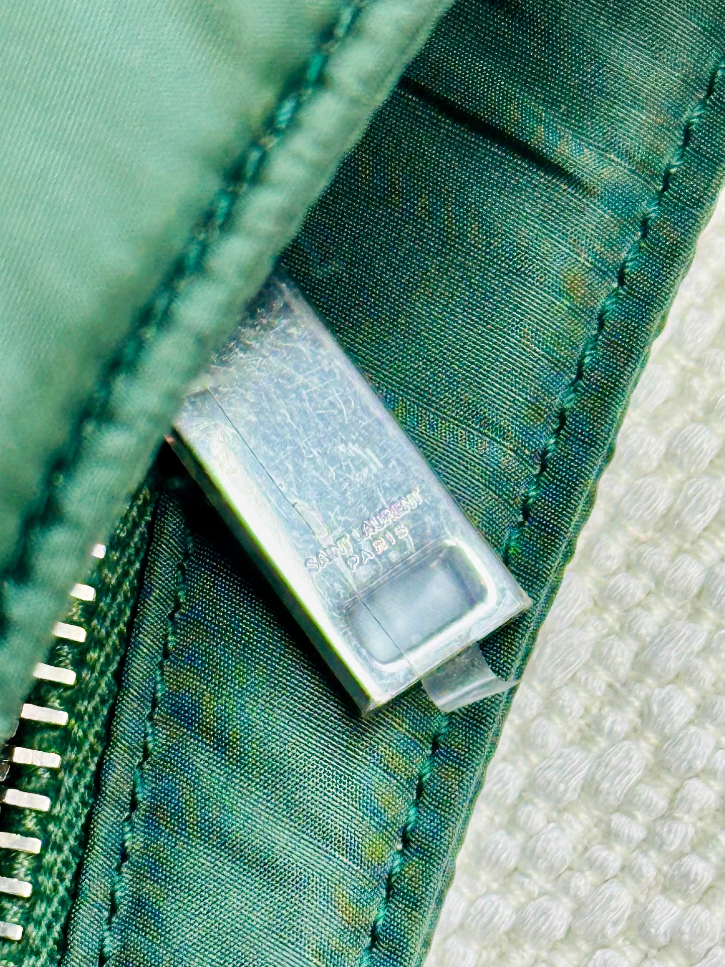 SAINT LAURENT PARIS - Borsa Shoulder in Nylon Verde Racing con profili rossi