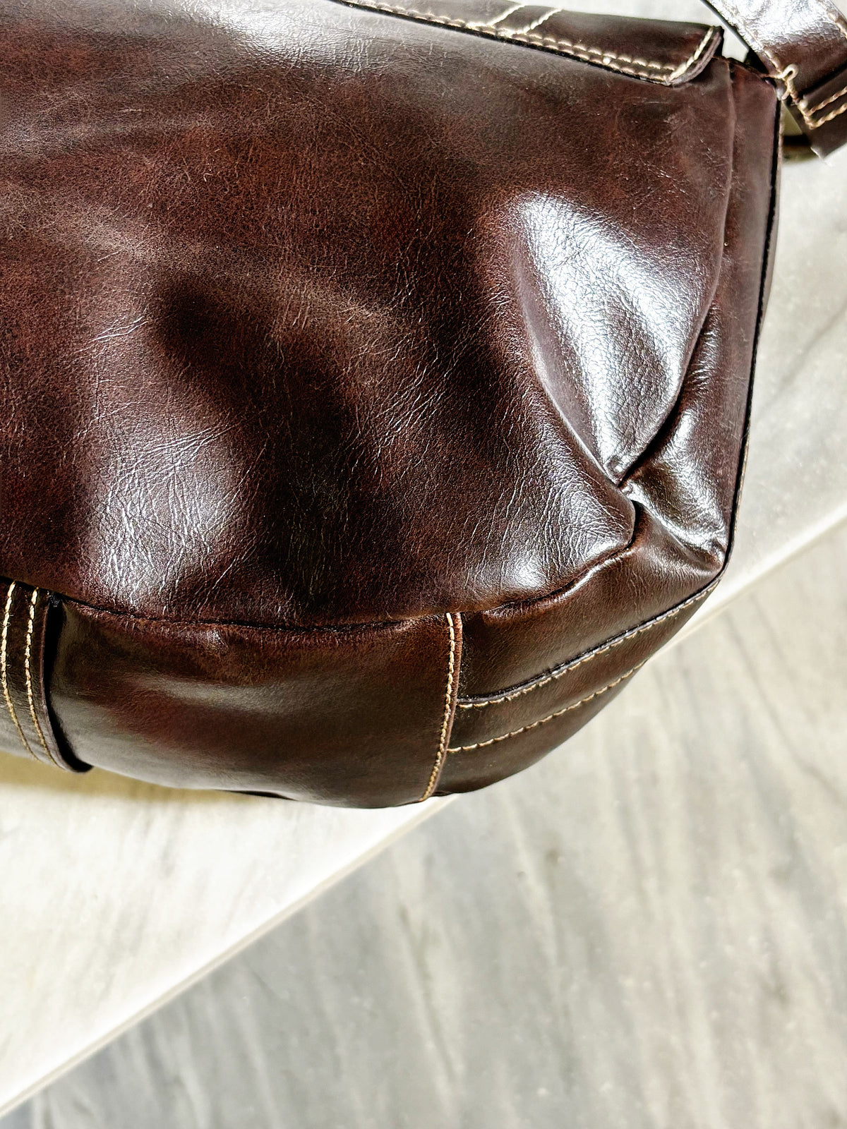 Vintage Y2K Brown Buckle Shoulder Bag – Borsa a Tracolla Marrone con Fibbie e Cuciture a Contrasto