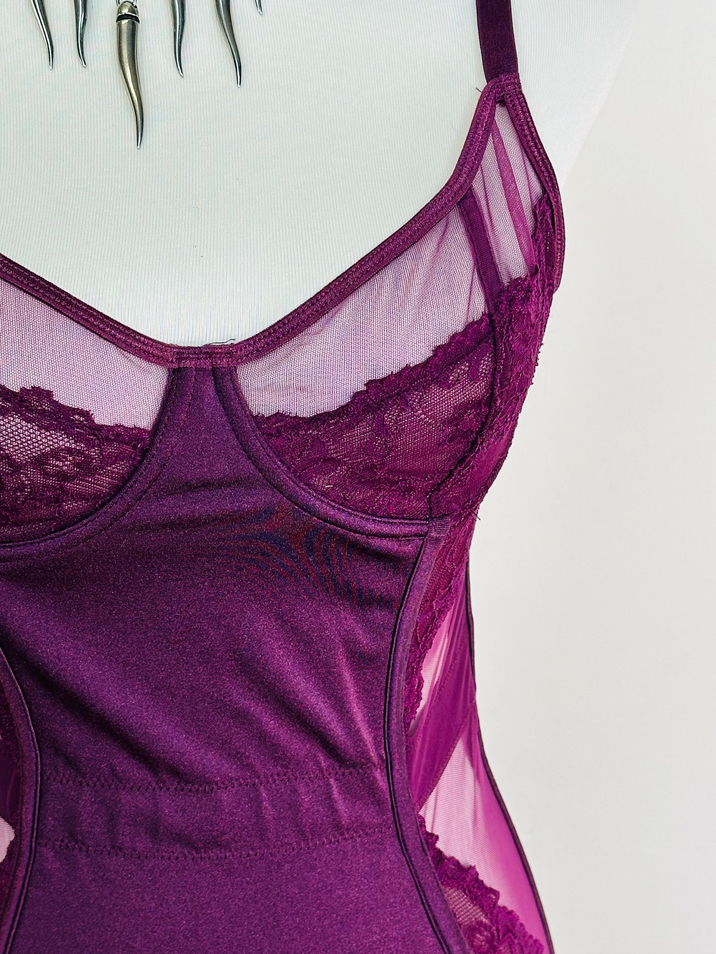Corsetto vintage in micromesh e pizzo color mora