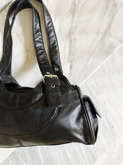 Borsa vintage in pelle nera Y2K con doppio manico e fibbie