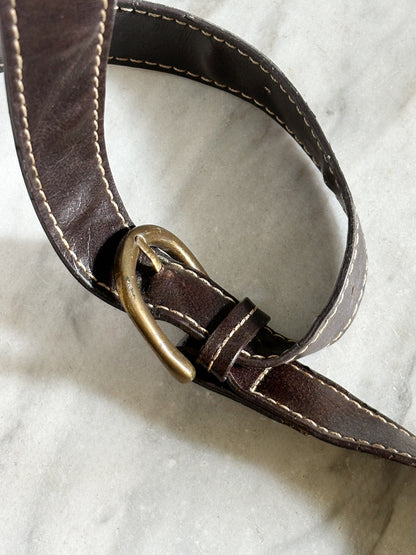 Vintage Y2K Brown Buckle Shoulder Bag – Borsa a Tracolla Marrone con Fibbie e Cuciture a Contrasto