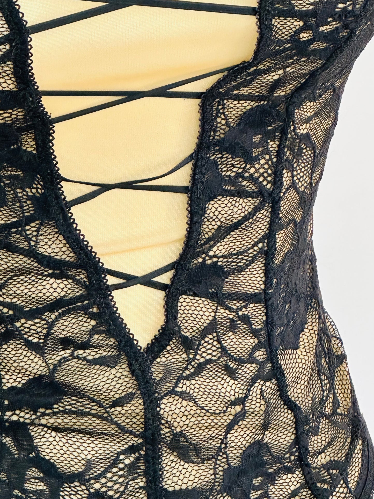 Top vintage y2k in pizzo con lacci frontali
