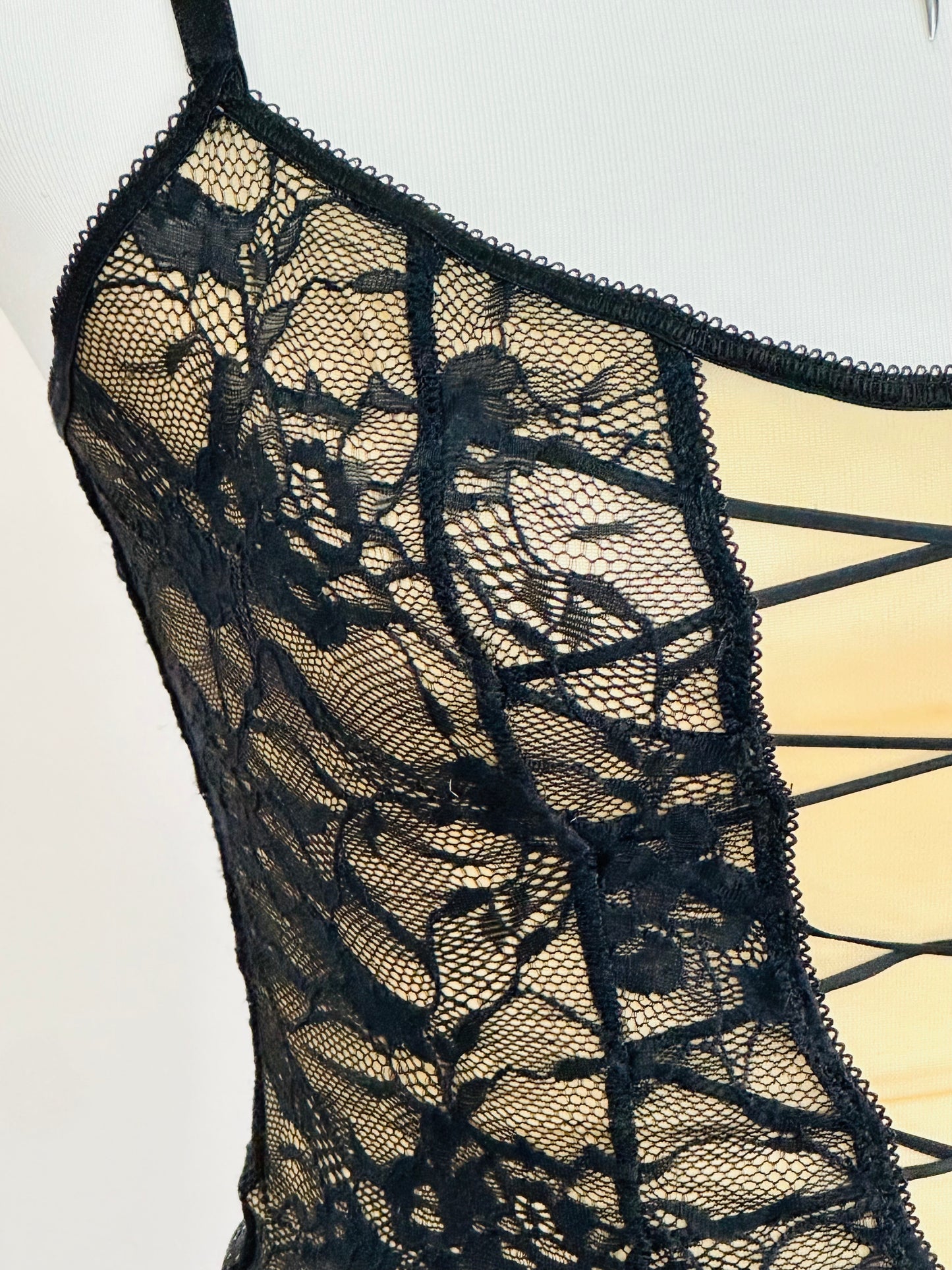 Top vintage y2k in pizzo con lacci frontali