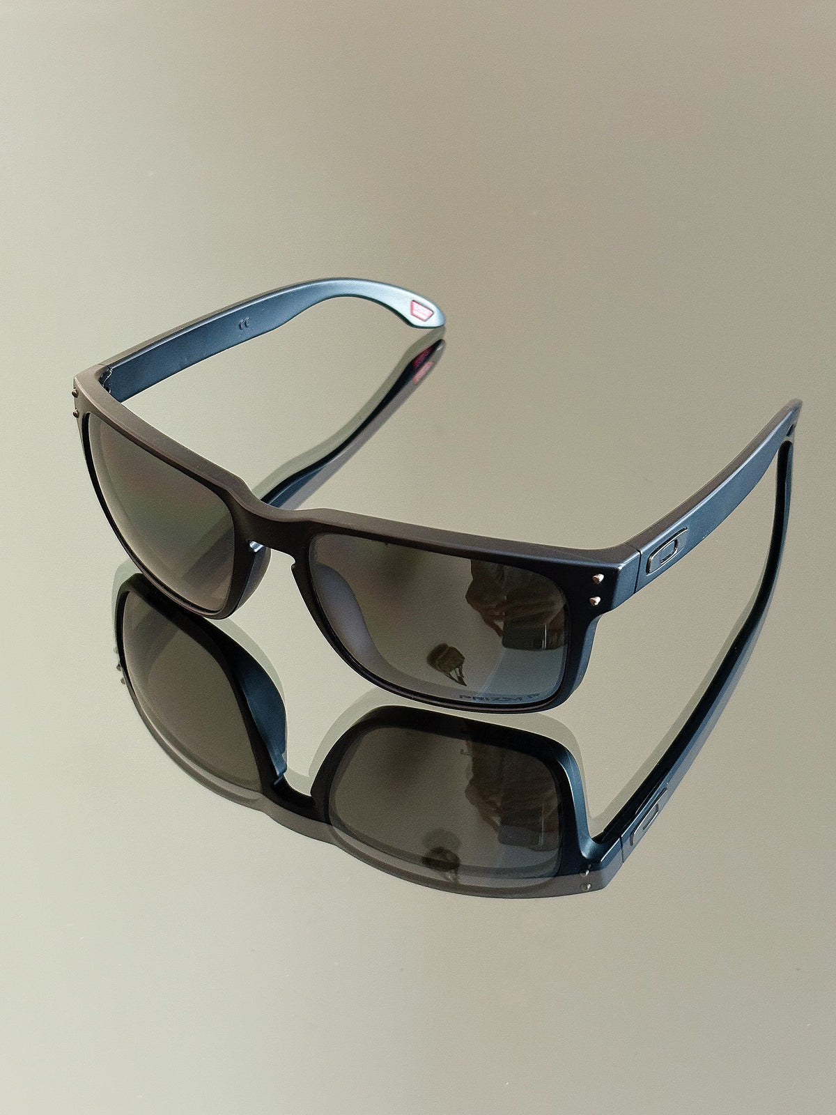 OAKLEY HOLBROOK – Occhiali da sole Matte Black / Dark Lenses – Icon Logo