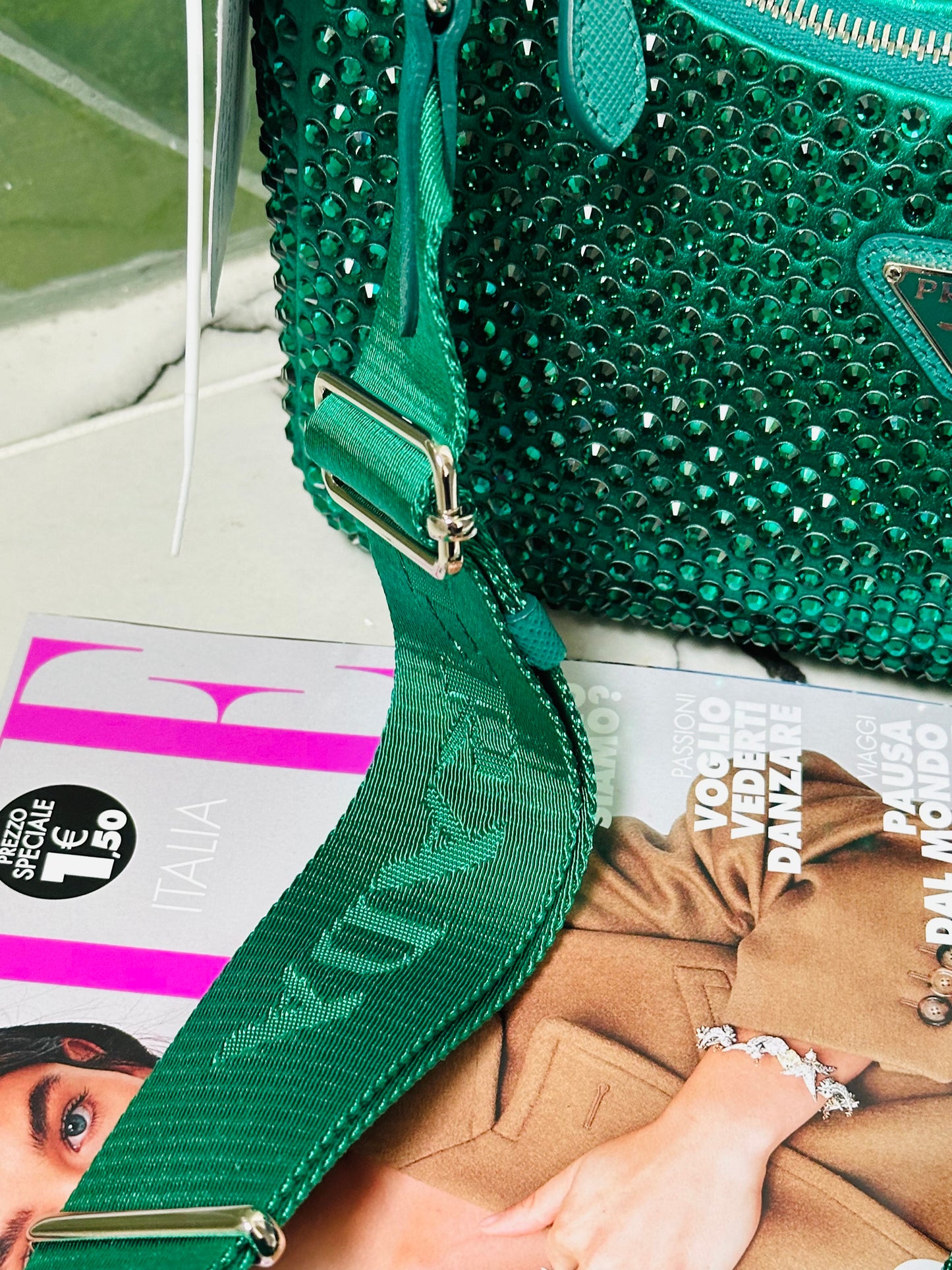 PRADA - Re-Edition 2005 Shoulder Bag – Satin Verde con Cristalli