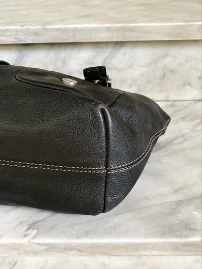 COCCINELLE- Borsa vintage a spalla in pelle nera con fibbie e tasche frontali